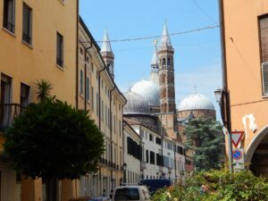 Weather seasons and lifestyle guide for Indian students studying at University of Padua in Padua Italy