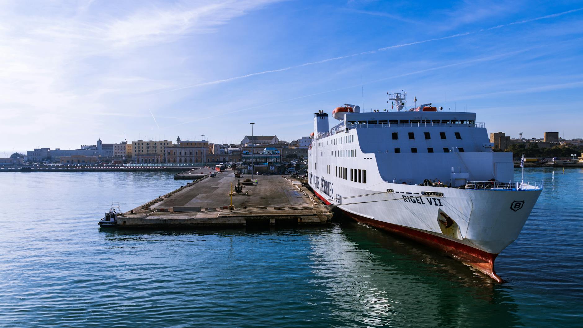 Public transport and buses for Indian students studying at University of Bari Aldo Moro in Bari Puglia (Apulia) Italy